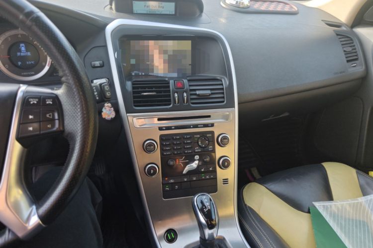 Used Volvo XC60 2011 2.0T ZhiZun Edition Audio And AC Panel