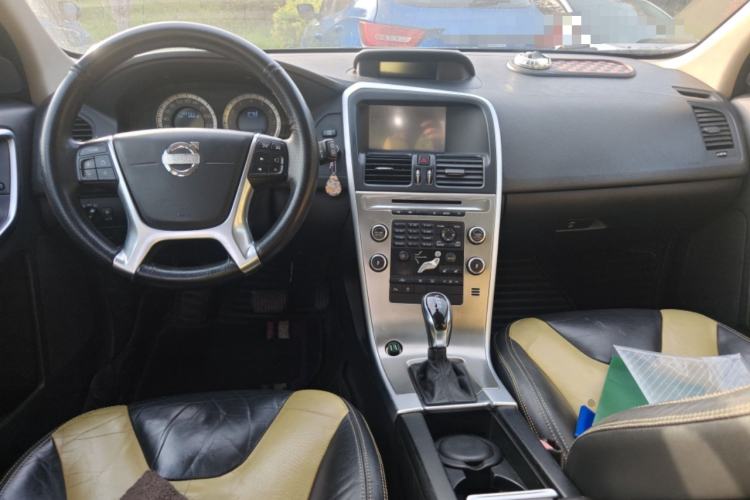 Used Volvo XC60 2011 2.0T ZhiZun Edition Center Console