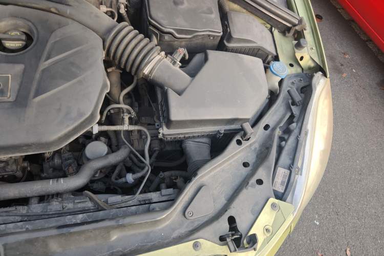 Used Volvo XC60 2011 2.0T ZhiZun Edition Engine Bay Left