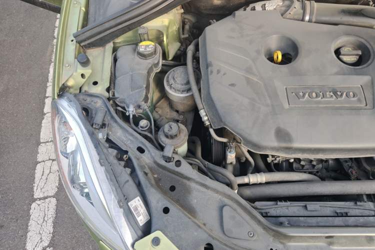 Used Volvo XC60 2011 2.0T ZhiZun Edition Engine Bay Right
