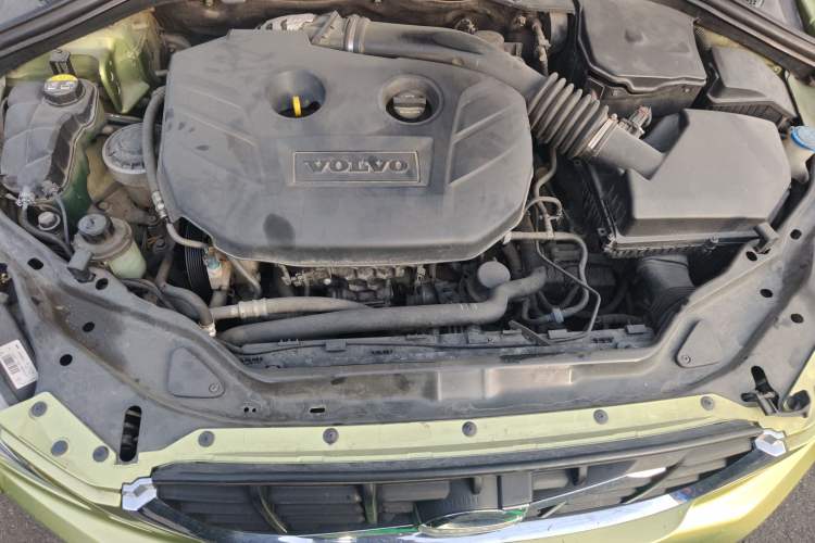 Used Volvo XC60 2011 2.0T ZhiZun Edition Engine Bay