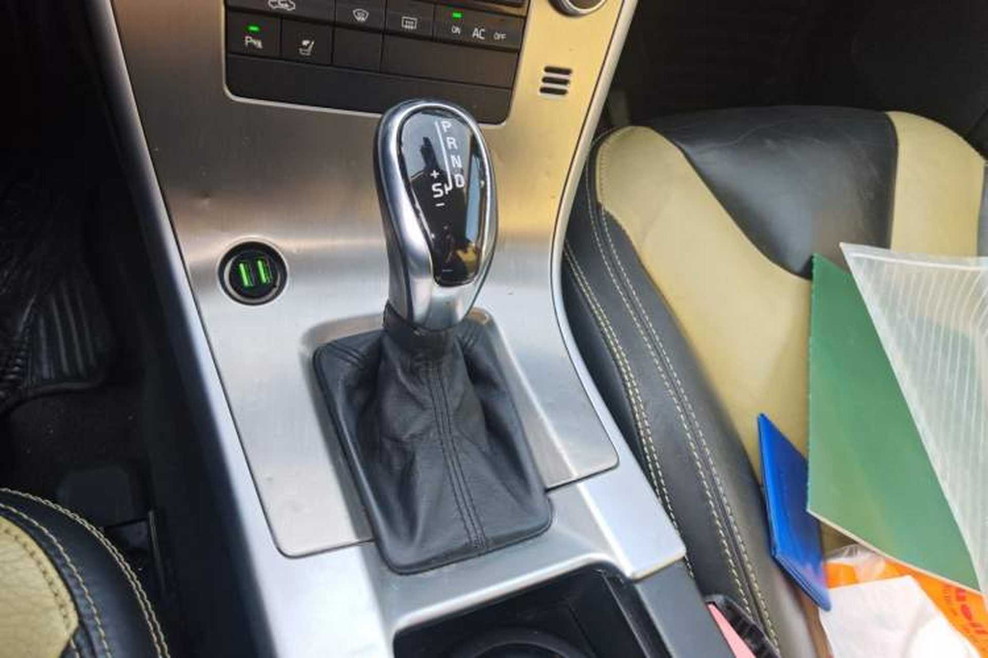 Used Volvo XC60 2011 2.0T ZhiZun Edition Gear Lever