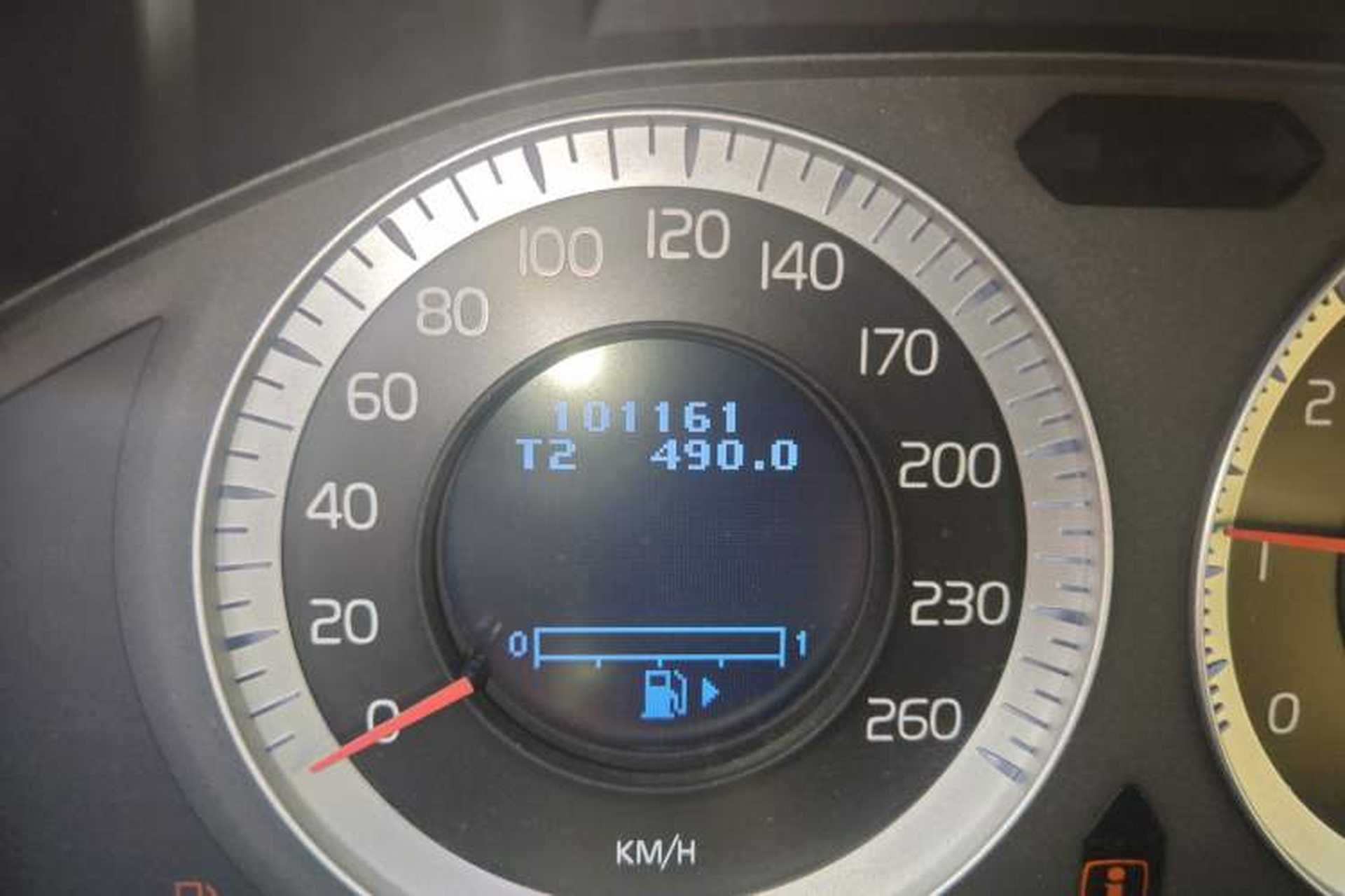 Used Volvo XC60 2011 2.0T ZhiZun Edition Odometer Close Up