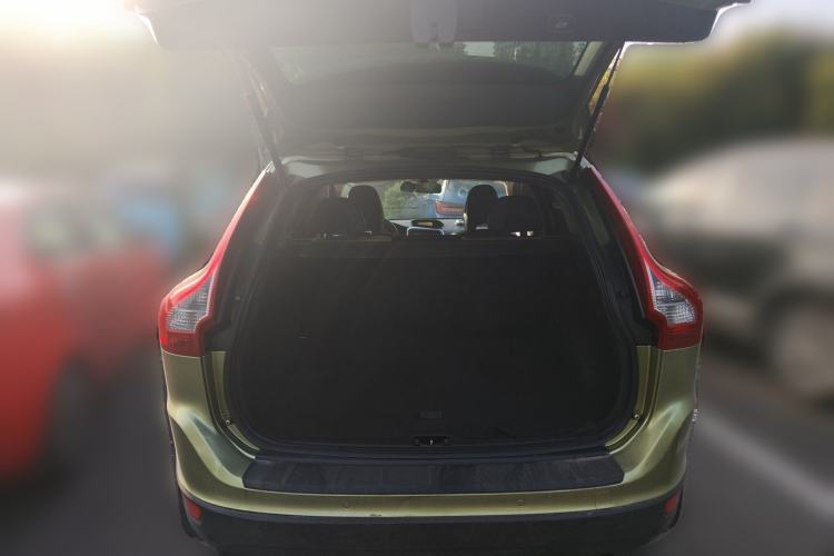 Used Volvo XC60 2011 2.0T ZhiZun Edition Trunk
