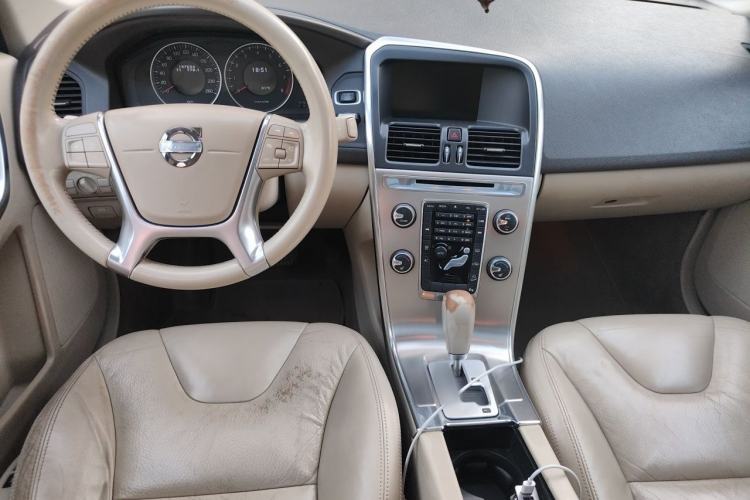Used Volvo XC60 2011 T6 AWD Zhiya Edition Center Console