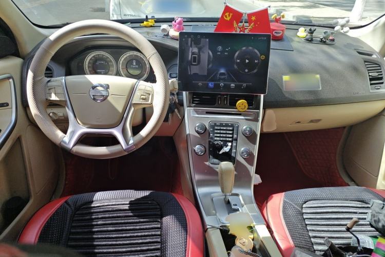 Used Volvo XC60 2011 2.0T Zhiya Edition Center Console