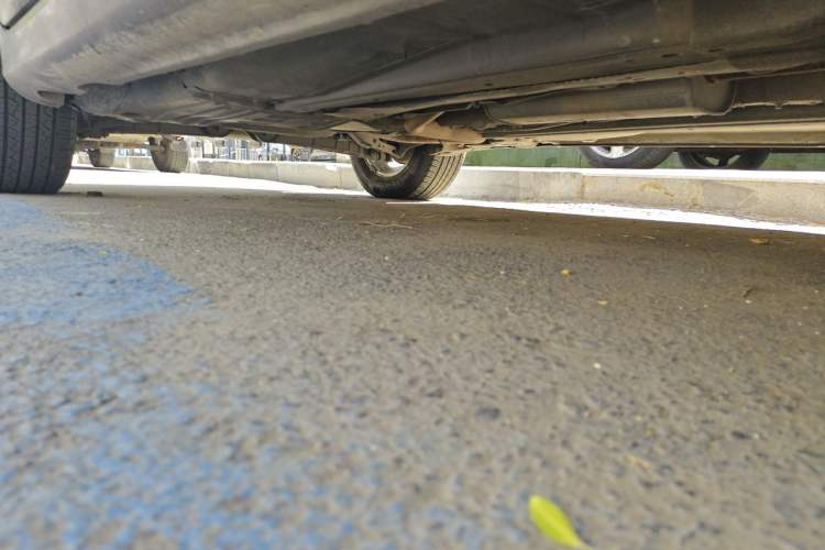 Used Volvo XC60 2011 2.0T Zhiya Edition Chassis Front Right