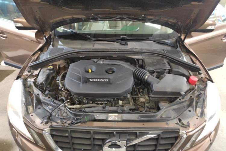 Used Volvo XC60 2011 2.0T Zhiya Edition Engine Bay