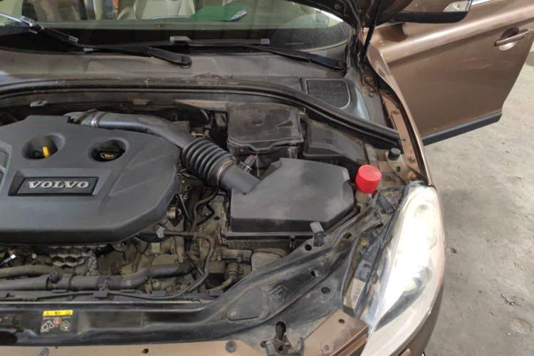 Used Volvo XC60 2011 2.0T Zhiya Edition Engine Bay Left