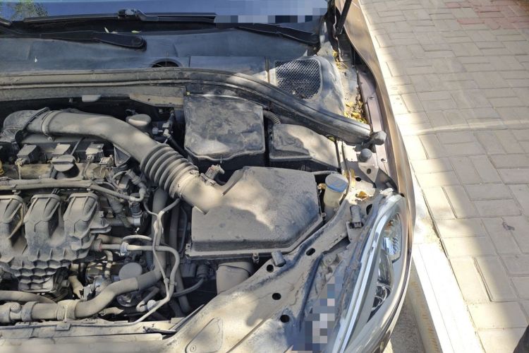Used Volvo XC60 2011 2.0T Zhiya Edition Engine Bay Left