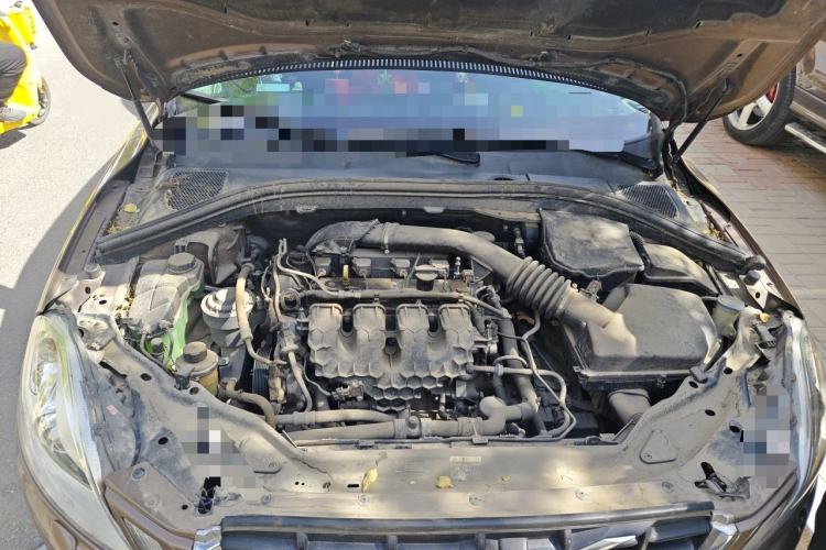 Used Volvo XC60 2011 2.0T Zhiya Edition Engine Bay