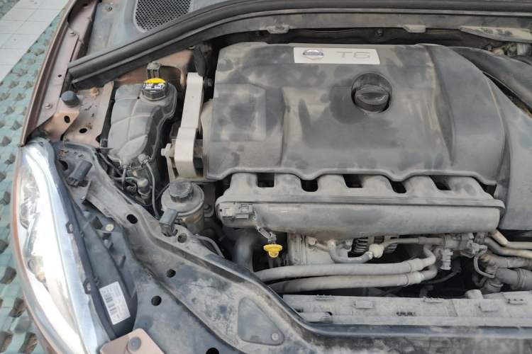 Used Volvo XC60 2011 T6 AWD Zhiya Edition Engine Bay Right