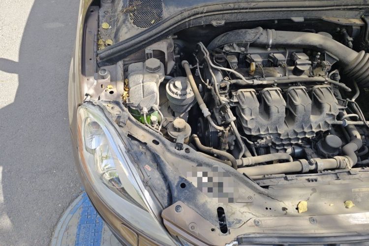 Used Volvo XC60 2011 2.0T Zhiya Edition Engine Bay Right