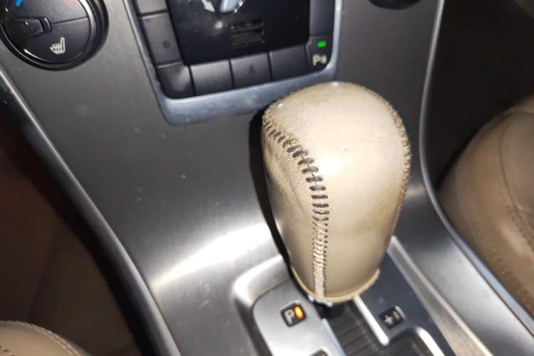 Used Volvo XC60 2011 2.0T Zhiya Edition Gear Lever