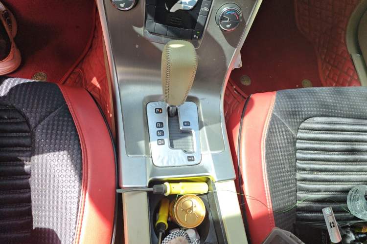 Used Volvo XC60 2011 2.0T Zhiya Edition Gear Lever