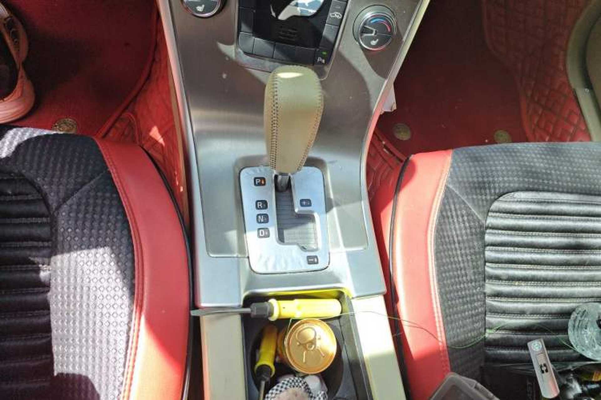 Used Volvo XC60 2011 2.0T Zhiya Edition Gear Lever