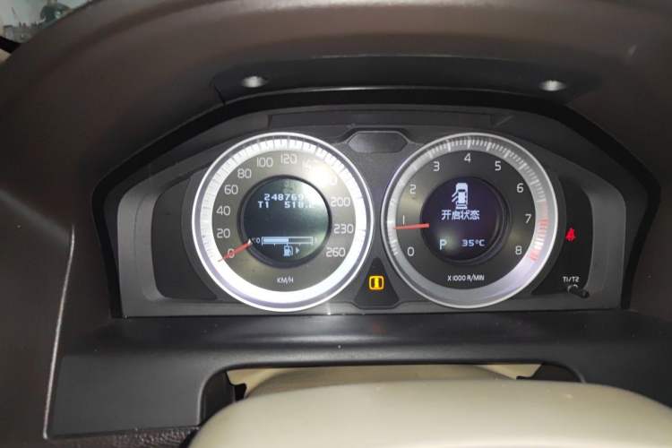 Used Volvo XC60 2011 2.0T Zhiya Edition Instrument Cluster
