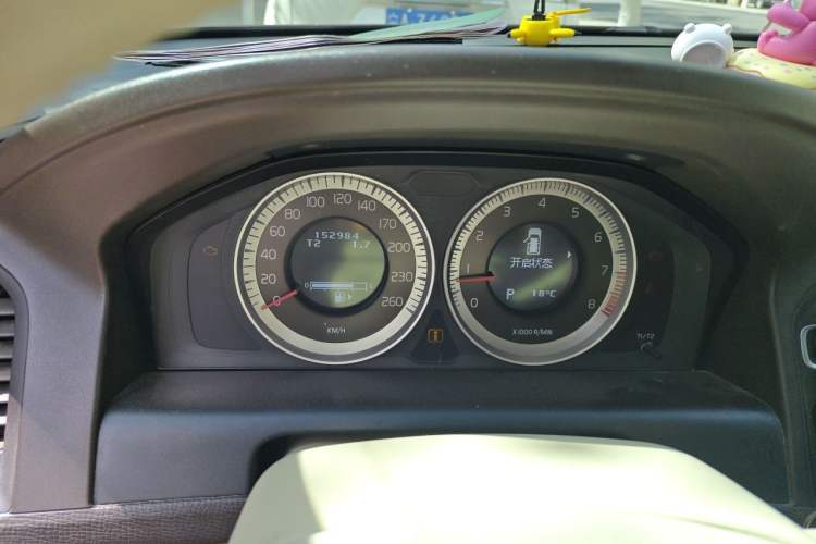 Used Volvo XC60 2011 2.0T Zhiya Edition Instrument Cluster
