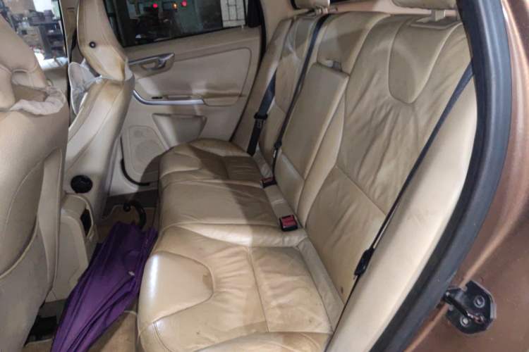 Used Volvo XC60 2011 2.0T Zhiya Edition Left Rear Seat