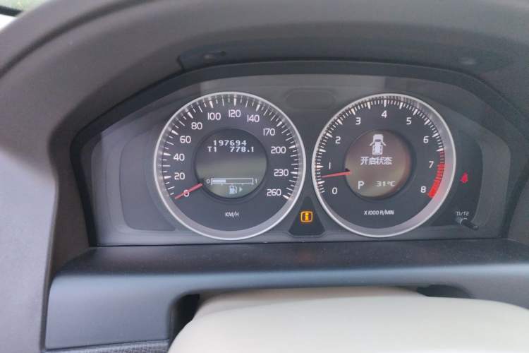 Used Volvo XC60 2011 T6 AWD Zhiya Edition Odometer Close Up