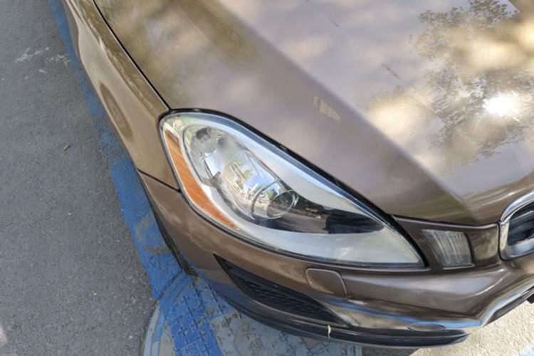 Used Volvo XC60 2011 2.0T Zhiya Edition Right Front Headlight