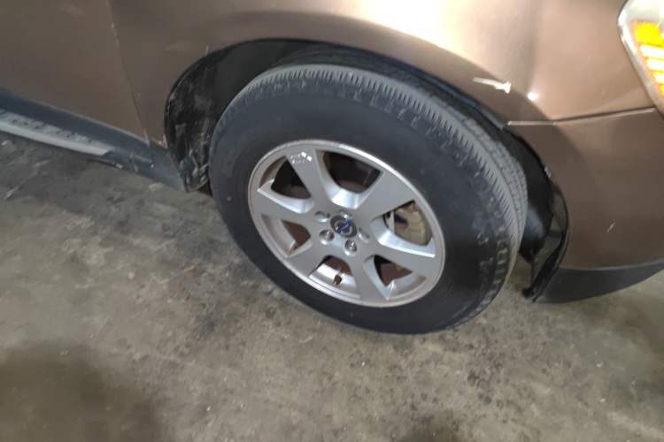 Used Volvo XC60 2011 2.0T Zhiya Edition Right Front Wheel Hub