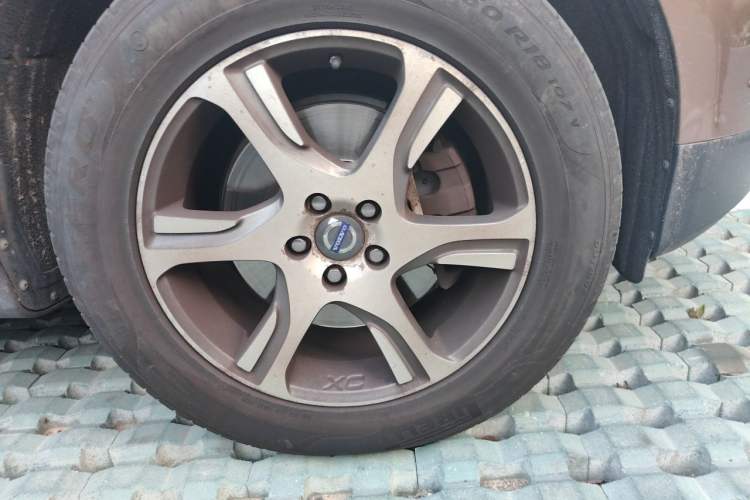 Used Volvo XC60 2011 T6 AWD Zhiya Edition Right Front Wheel Hub