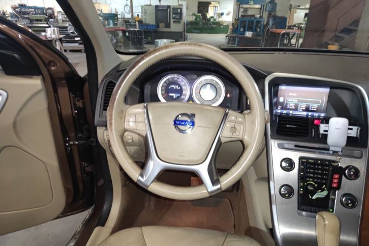 Used Volvo XC60 2011 2.0T Zhiya Edition Steering Wheel