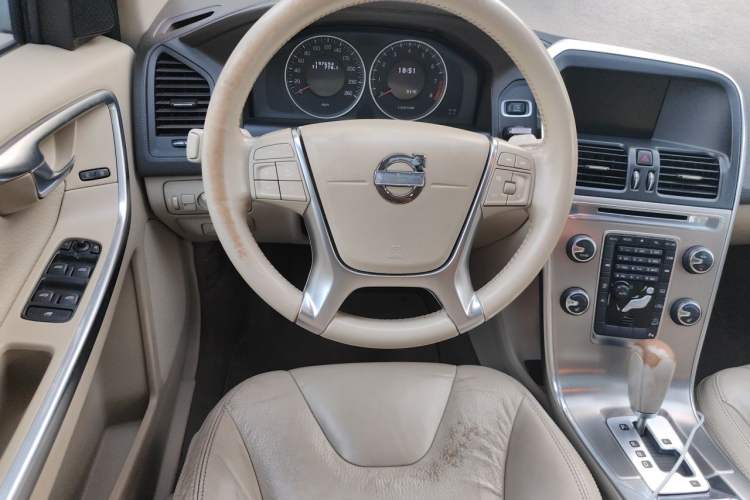 Used Volvo XC60 2011 T6 AWD Zhiya Edition Steering Wheel