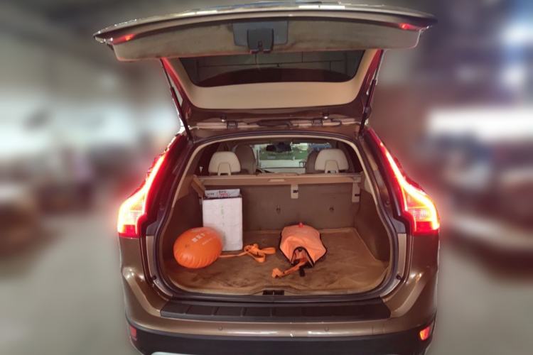Used Volvo XC60 2011 2.0T Zhiya Edition Trunk