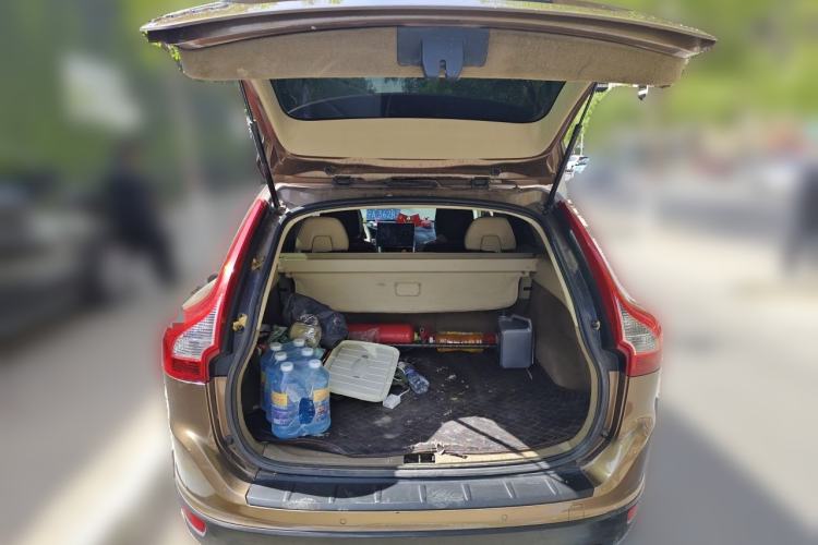 Used Volvo XC60 2011 2.0T Zhiya Edition Trunk