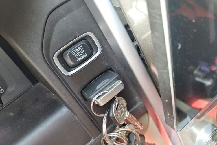 Used Volvo XC60 2011 2.0T Zhiya Edition Vehicle Key