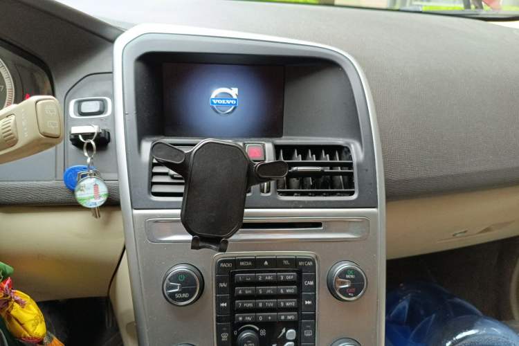 Used Volvo XC60 2011 2.0T Zhiya Edition Audio And AC Panel
