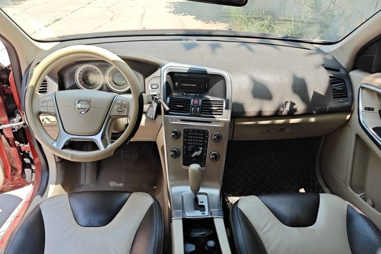 Used Volvo XC60 2011 2.0T Zhiya Edition Center Console