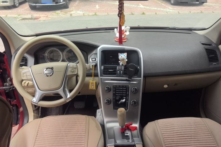 Used Volvo XC60 2011 2.0T Zhiya Edition Center Console