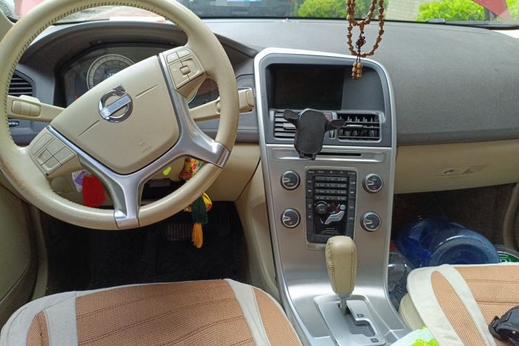 Used Volvo XC60 2011 2.0T Zhiya Edition Center Console