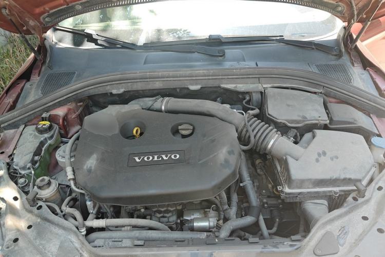 Used Volvo XC60 2011 2.0T Zhiya Edition Engine Bay