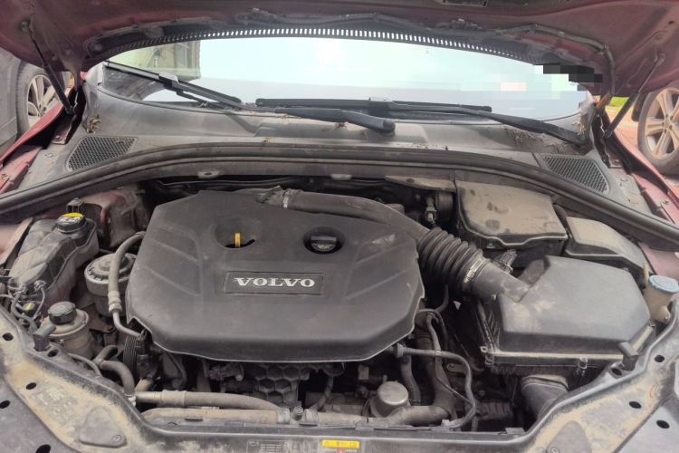 Used Volvo XC60 2011 2.0T Zhiya Edition Engine Bay