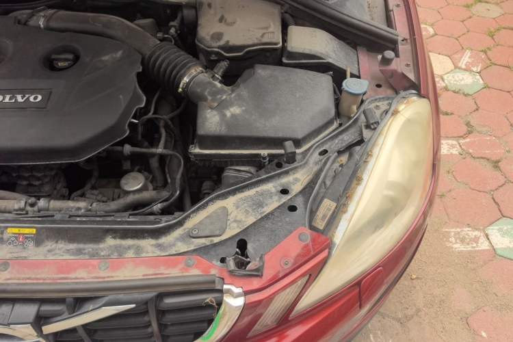 Used Volvo XC60 2011 2.0T Zhiya Edition Engine Bay Left