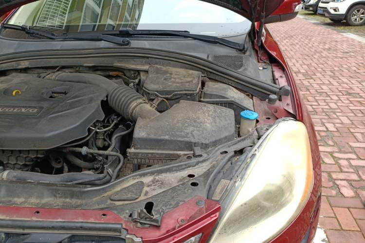 Used Volvo XC60 2011 2.0T Zhiya Edition Engine Bay Left