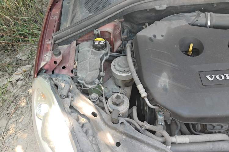 Used Volvo XC60 2011 2.0T Zhiya Edition Engine Bay Right