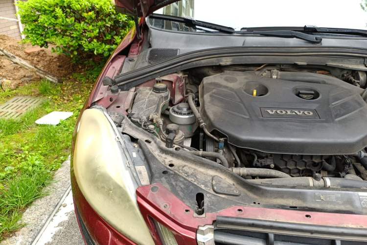 Used Volvo XC60 2011 2.0T Zhiya Edition Engine Bay Right