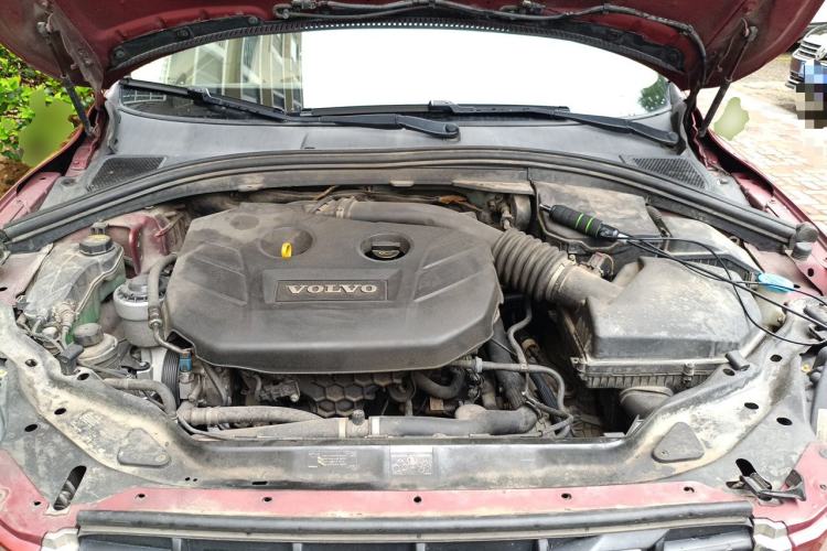 Used Volvo XC60 2011 2.0T Zhiya Edition Engine Bay
