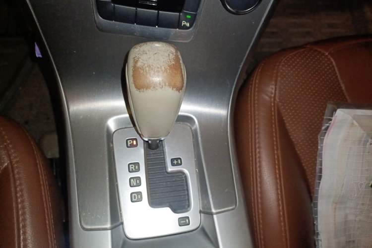 Used Volvo XC60 2011 2.0T Comfort Edition Gear Lever
