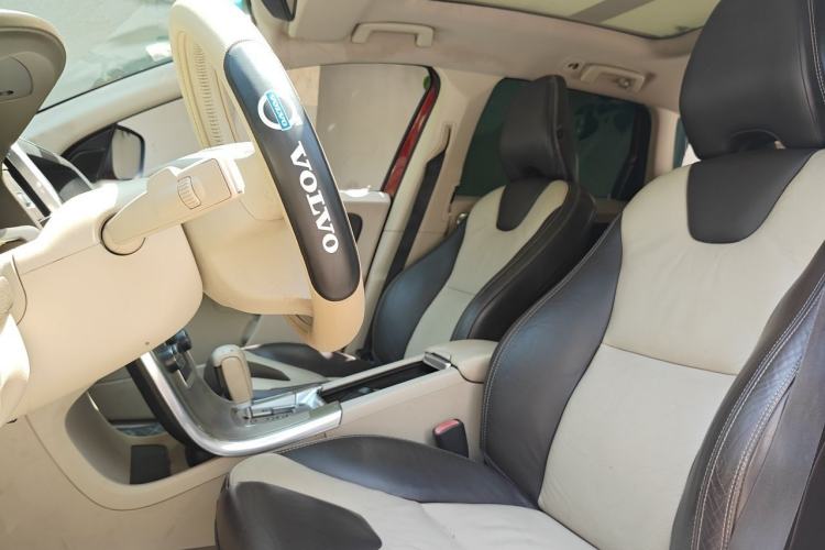 Used Volvo XC60 2011 2.0T Zhiya Edition Left Front Seat