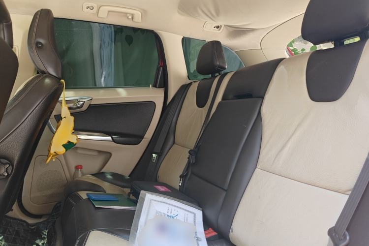 Used Volvo XC60 2011 2.0T Zhiya Edition Left Rear Seat