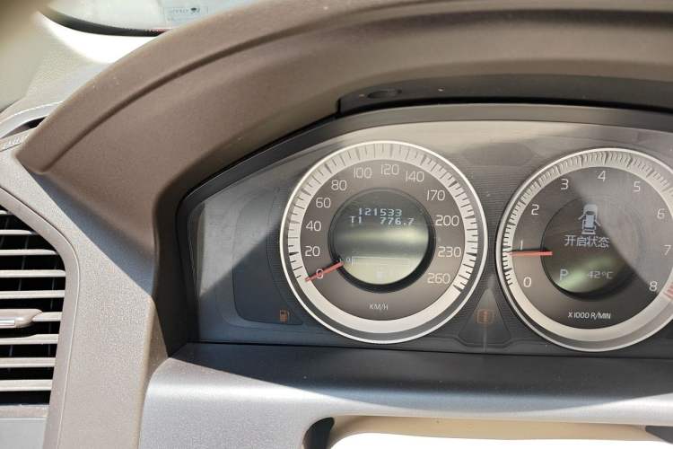 Used Volvo XC60 2011 2.0T Zhiya Edition Odometer Close Up