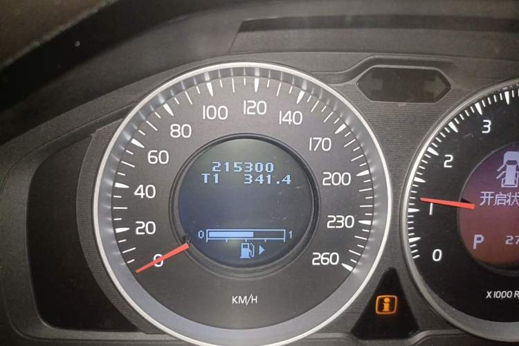 Used Volvo XC60 2011 2.0T Comfort Edition Odometer Close Up
