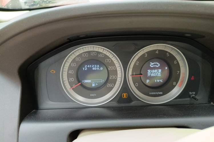 Used Volvo XC60 2011 2.0T Zhiya Edition Odometer Close Up