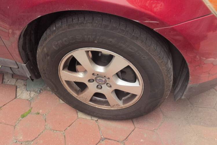 Used Volvo XC60 2011 2.0T Zhiya Edition Right Front Wheel Hub